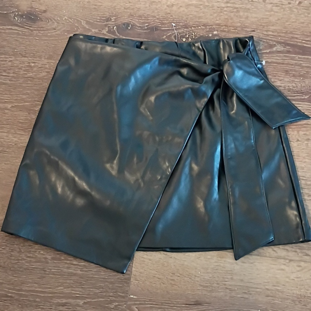 NWT Bailey 44 Sid Vegan Leather Skirt Nwt Size Medium - Picture 2 of 5
